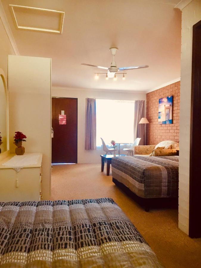 Colonial Motor Inn Pambula Extérieur photo