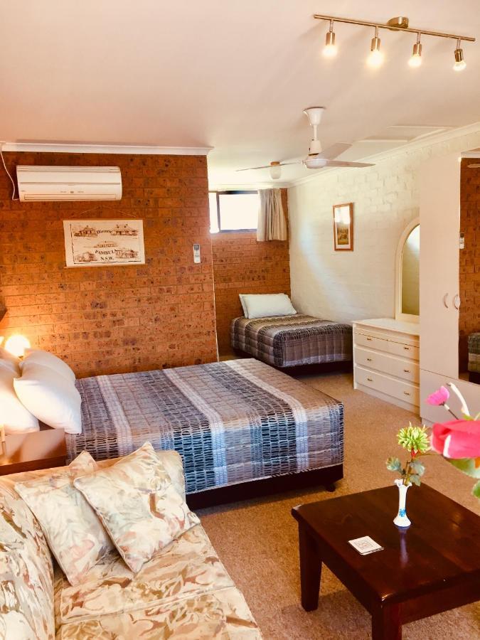 Colonial Motor Inn Pambula Extérieur photo