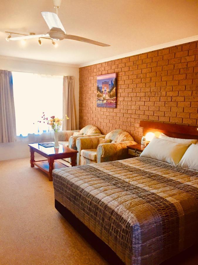 Colonial Motor Inn Pambula Extérieur photo